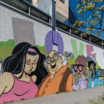 Abbildung eines sehr großen Streetart-Gemäldes auf der Seitenwand des Kaufland-Supermarktes im Stadtteil Langwasser